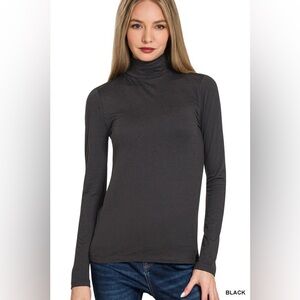 Zenana Outfitters Black Long Sleeve Tee